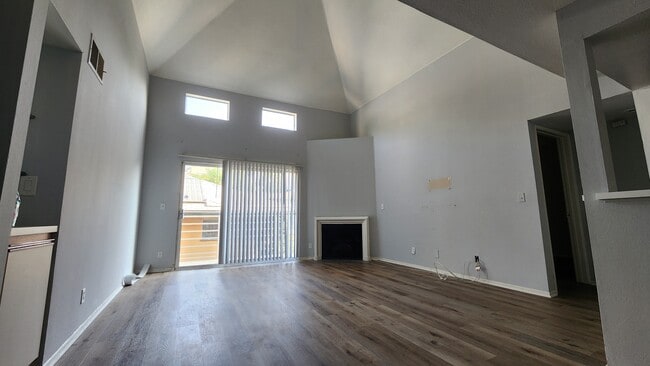 Photo - Collis Apartments