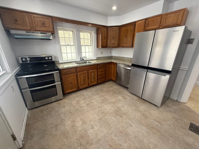 Photo - 114 Hawthorne Ave Unit 114