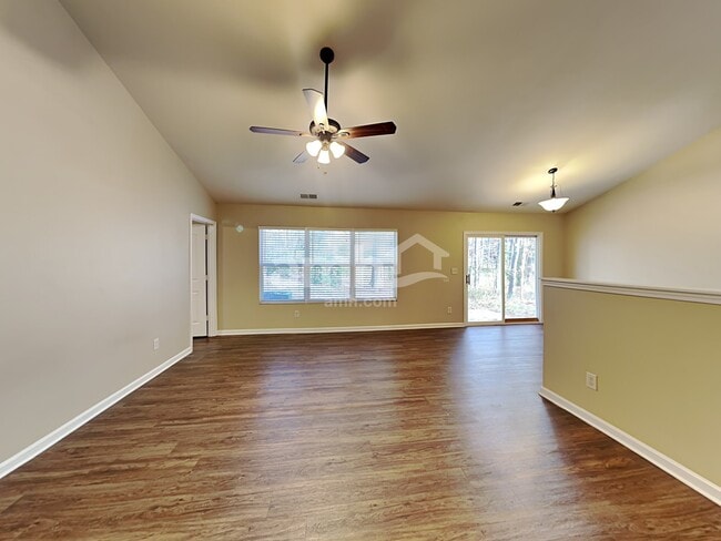 Photo - 7033 Sunman Rd