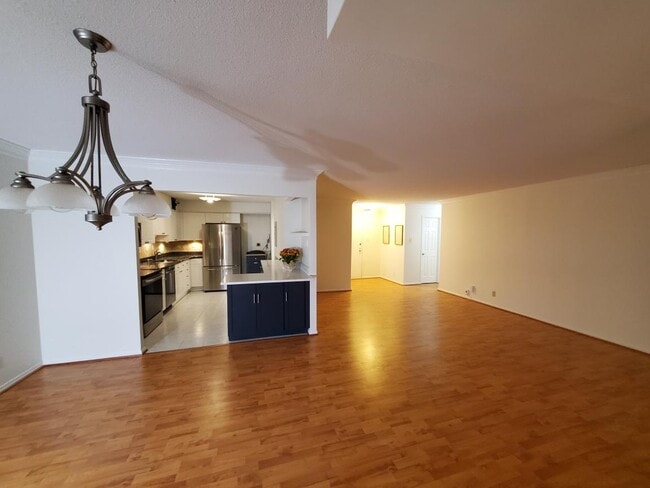 Kitchen and Living - 203 Yoakum Pky Unit 1807