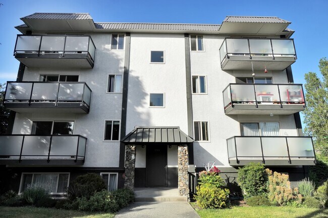 Photo - Madrona Manor Apartments