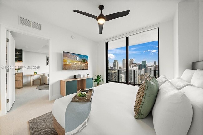 Photo - 601 NE 1st Ave Unidad 3514