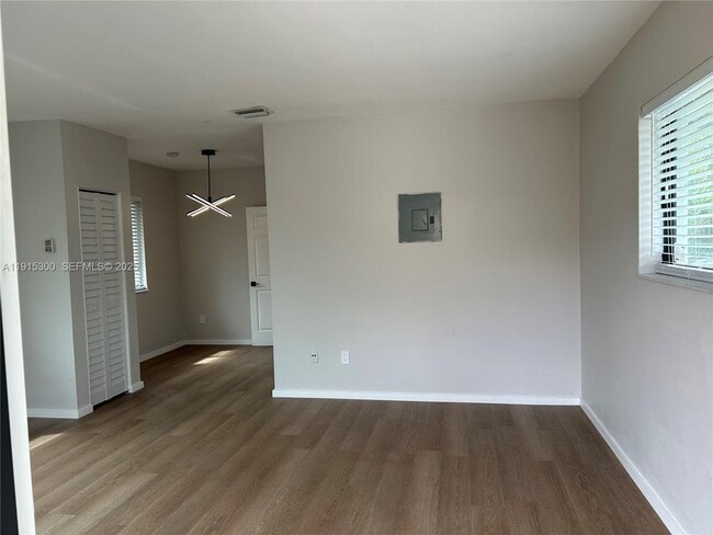 Building Photo - 1280 NE 105th St Unit 15