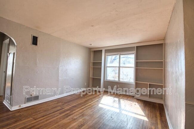 Photo - 4600 N Hamilton Dr