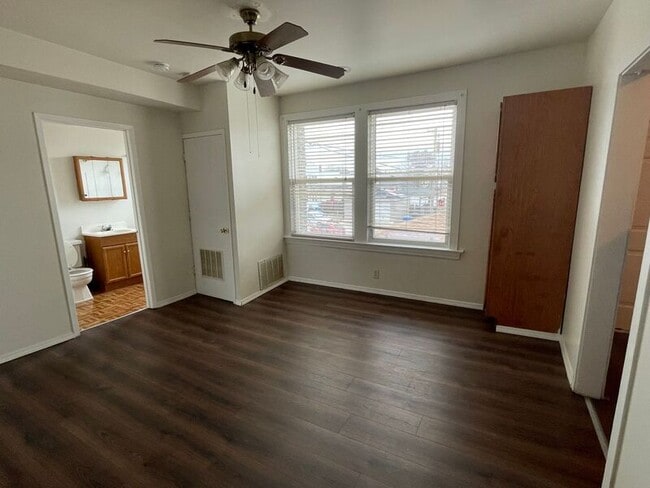 Building Photo - 4940 W Palmer St Unit #2W