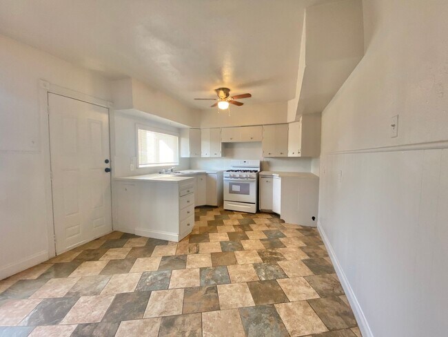 Photo - 1923 39th St Unit Front