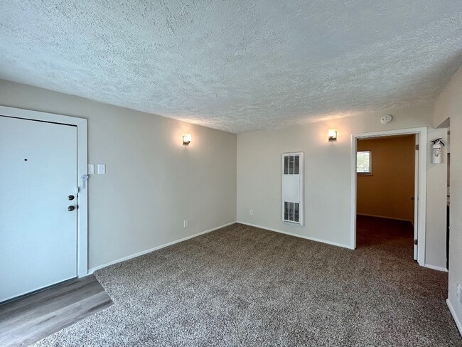 Photo - 3629 N MacGregor Way Unidad 4