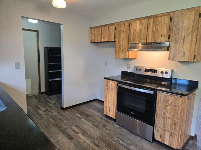 Photo - 728 20th Ave E