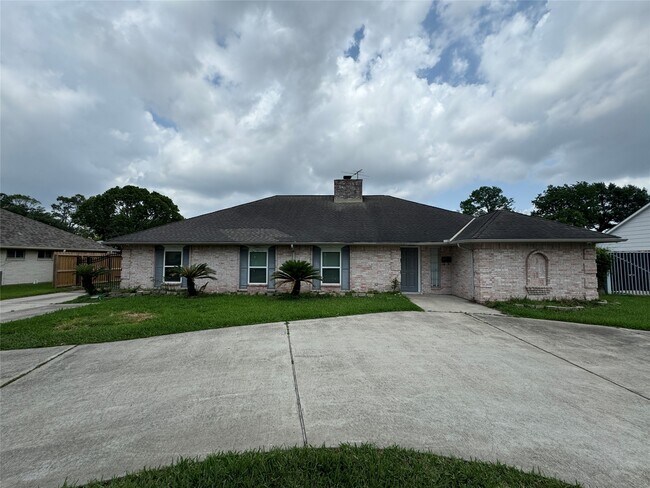 Building Photo - 7910 Sands Point Dr