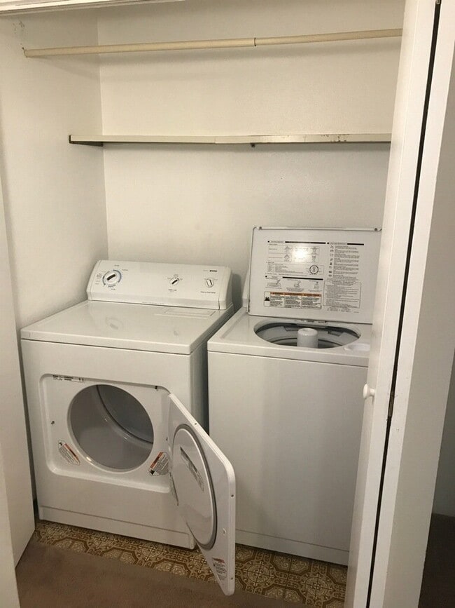 Photo - Adorable 1bd w/garage! Large balcony! Unidad 10-202