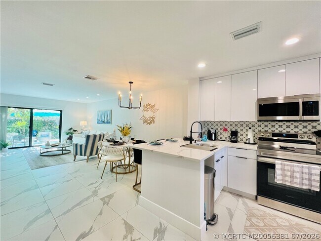 4225 N Hwy A1A