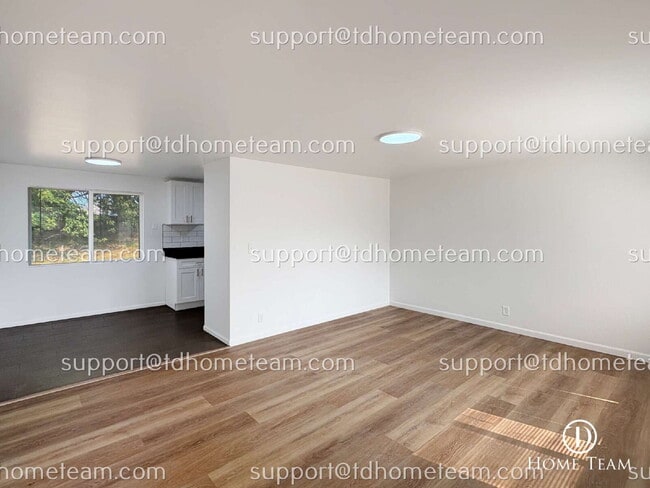"Charming 4-Bed Retreat in Renton – Cozy Living, Prime Location!"