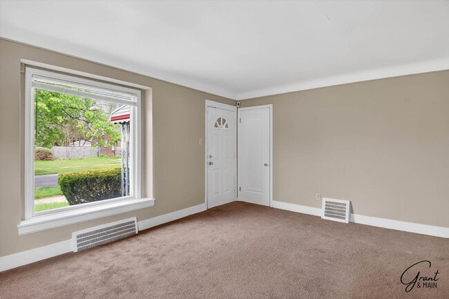 Photo - $1300 3 bedroom bungalow