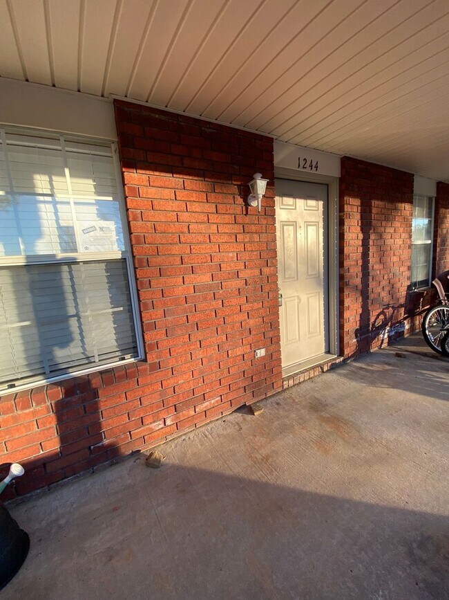 Photo - 1244 N Iron Horse Dr