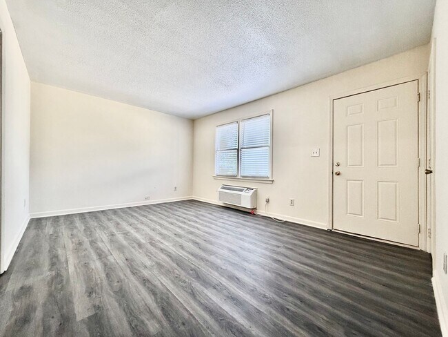 Photo - 725 N Privette St Unit 727 N Privette Street
