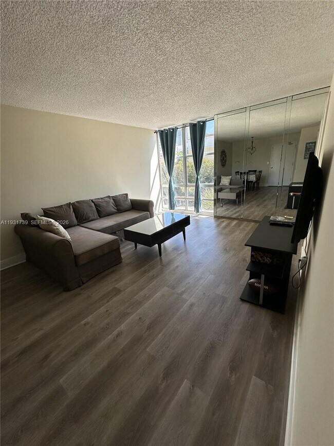 Photo - 210 172nd St Unidad 426