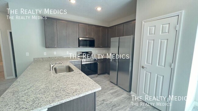 Photo - 1138 Kareena St NW