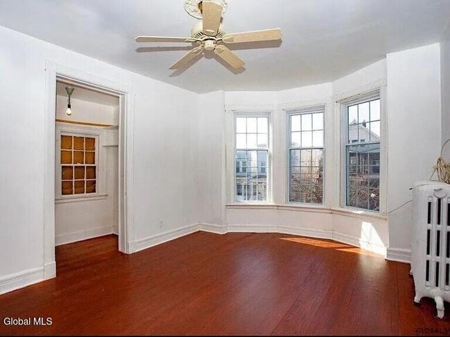 Photo - 459 Hamilton St