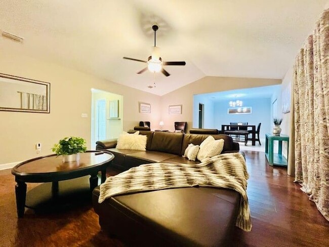 Photo - 289 Honeysuckle Way