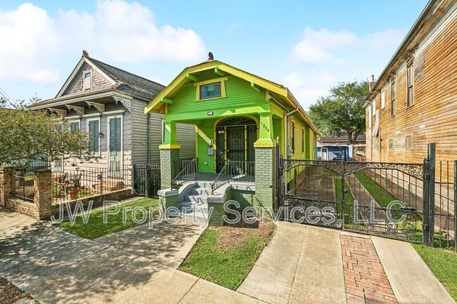 Building Photo - 1236 Alvar St