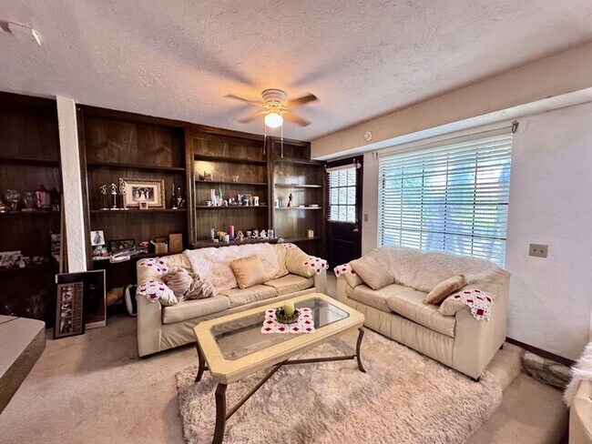 2825 Tealwood Dr