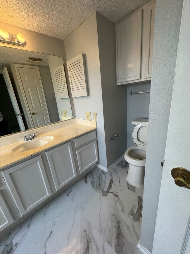 Photo - 6108 Abrams Rd