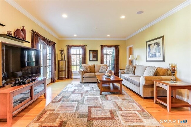 Photo - 833 Millbrook Rd