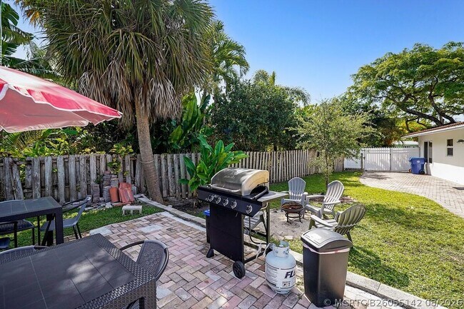 332 NW 26th Ct