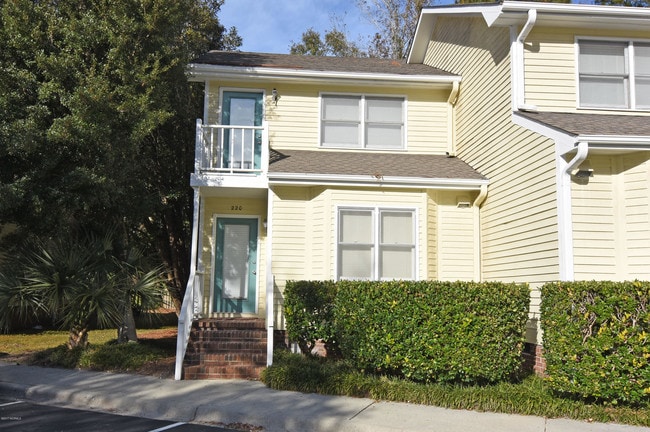 Photo - 1800 Eastwood Rd Townhome