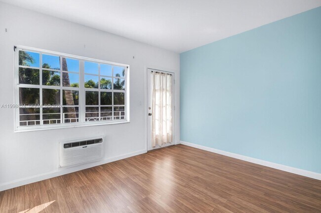 Photo - 635 8th St Unidad 205