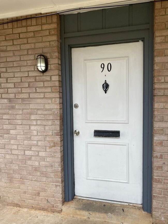 Building Photo - Spacious 1 Bed 1 Bath