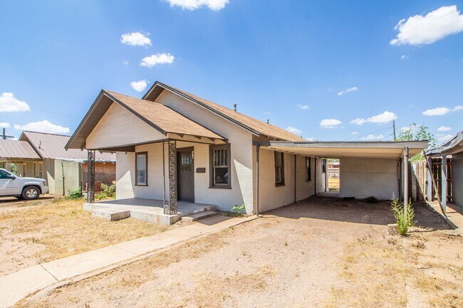 Photo - 2 bedroom 1 bathroom house in Slaton!