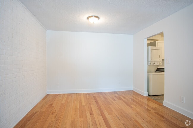 2BR, 1.5BA - 985SF - Dining Area