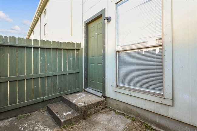 Photo - 8703 Victorian Village Dr Unit 8703