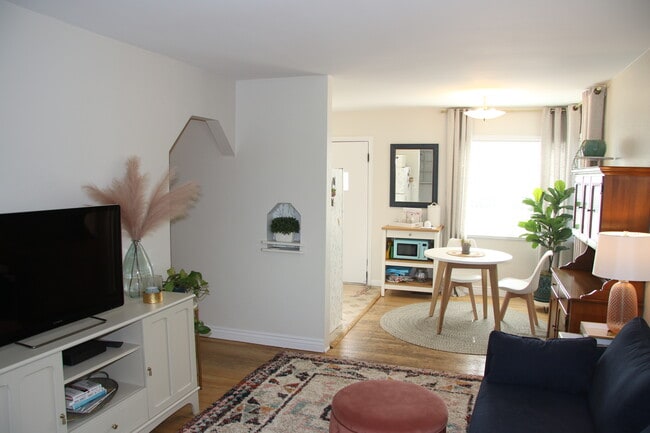 Photo - 2295 N Depew St