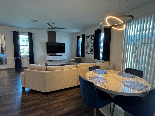 Photo - 6359 Sailpointe Ln
