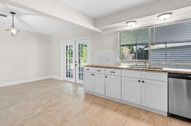 Photo - 643 NW Grenada St