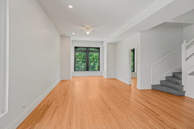 Photo - 800 S Loomis St
