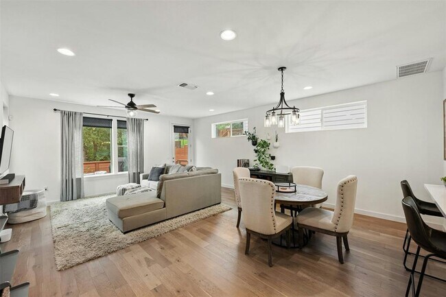 Photo - 3115 Aldwyche Dr