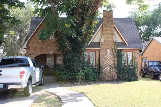 Building Photo - 2615 22nd St