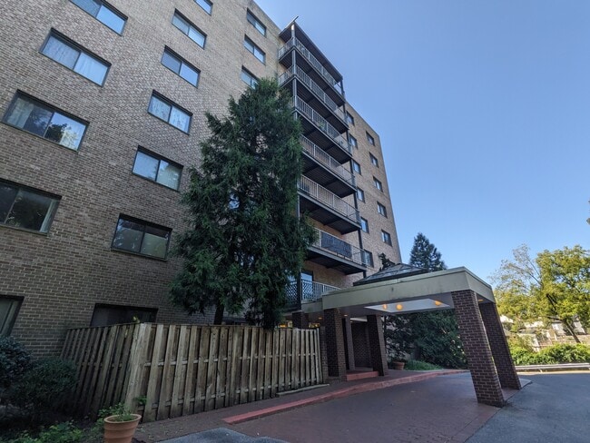 Building Photo - 575 Thayer Ave Unit 106