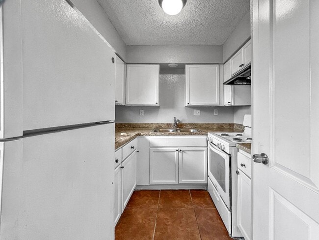 Photo - Pet-Friendly 5BR/2BA Home w/ Garage & Fenc...