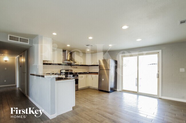 Photo - 3460 E Presidio Rd