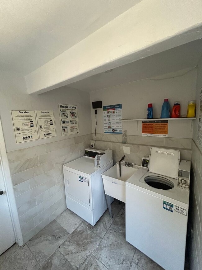 Photo - 2 bed 1 bath Apt in North Park Area Unit 4139