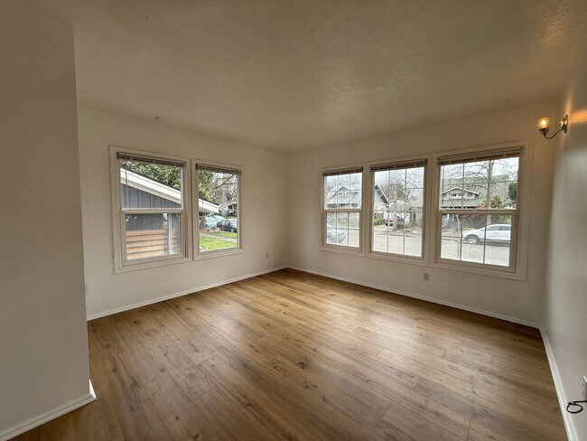 Photo - 777 W 10th Ave