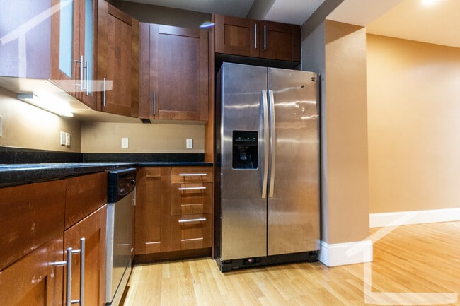 Photo - 1592 Beacon St Unidad 3