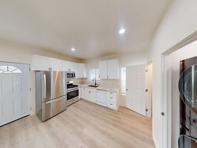 5546 Mary Ln Dr