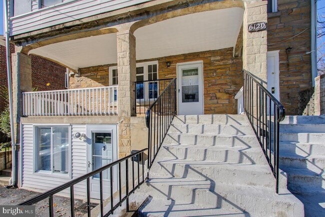 Building Photo - 6120 41st Ave Unit 1