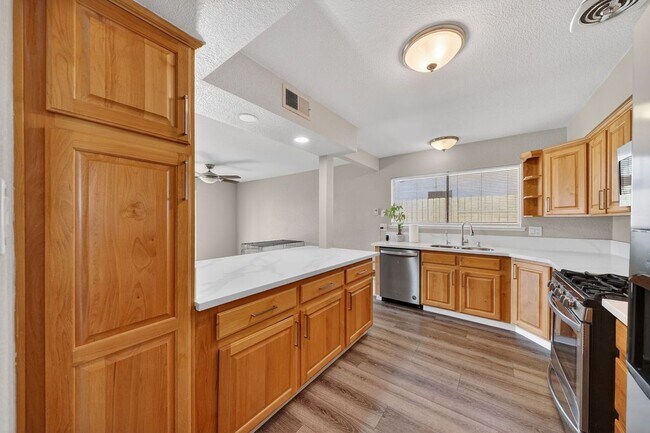 Photo - 809 Peacock Ct