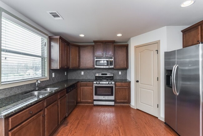 Photo - 3258 Sag Harbor Ct NE